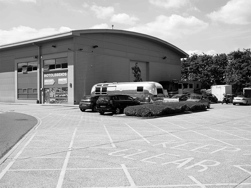 Motolegends HQ black and white